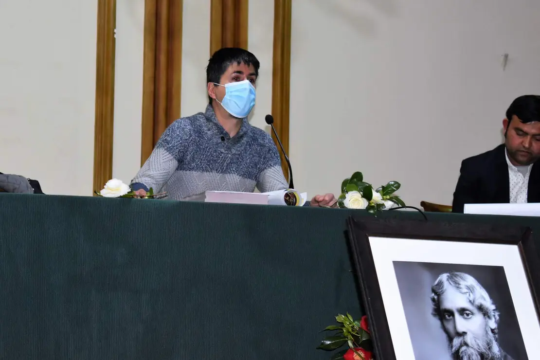 Alvaro Presentando Asociación Paz Tagore