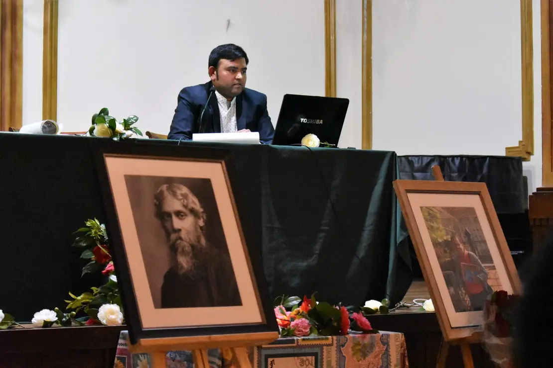 Totan Presentando Fotos de Paz