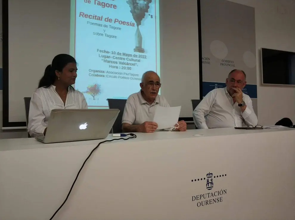 Pepe Recitando poemas.