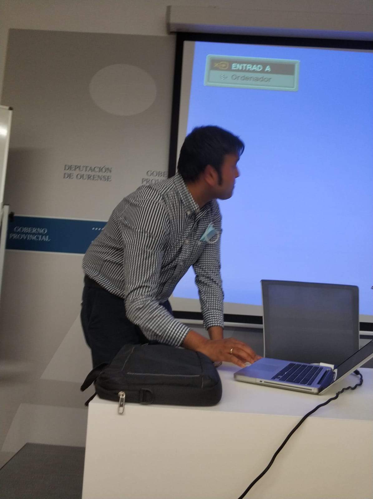 Totan kundu Preparando o acto.